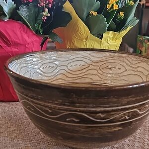 2002 Signed Handcrafted Brown and Cream Large Etched Waves Serving Bowl / Decor